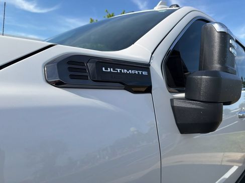 Used 2025 GMC Sierra 3500 Denali Ultimate AWD/4WD image 9