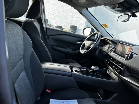 Used 2025 Nissan Rogue SV image 13