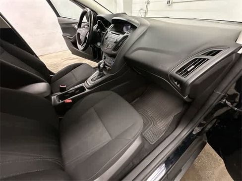 Used 2016 Ford Focus SE w/ SE Cold Weather Package image 18