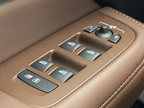 New 2026 Volvo V60 B5 Cross Country Ultra w/ Climate Package image 17