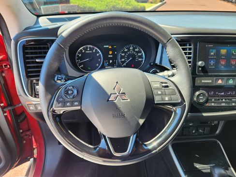 Used 2017 Mitsubishi Outlander SEL AWD/4WD image 18
