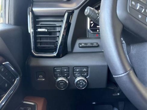 Certified 2025 GMC Sierra 2500 Denali Ultimate AWD/4WD image 18
