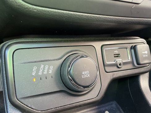 Certified 2023 Jeep Renegade Altitude w/ Sun/Sound Group image 18