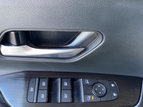 Certified 2025 Nissan Kicks SV AWD/4WD image 22