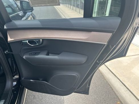Certified 2025 Volvo XC90 B6 Plus AWD/4WD image 12