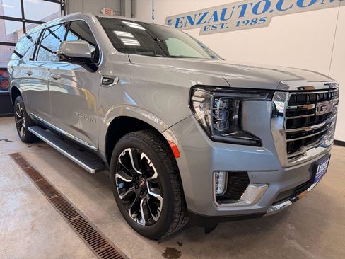 Used 2023 GMC Yukon XL SLT w/ SLT Premium Package image 3