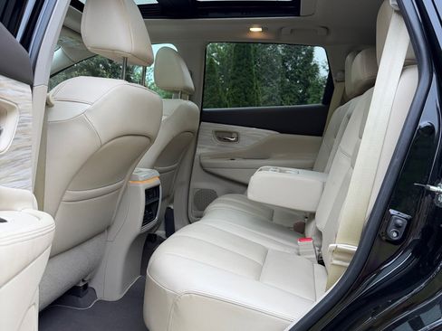 Used 2016 Nissan Murano Platinum w/ Platinum Technology Package FWD image 18