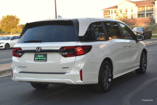 New 2027 Honda Odyssey Touring image 3