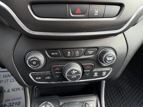 Used 2022 Jeep Cherokee Trailhawk w/ Trailer Tow Group image 24