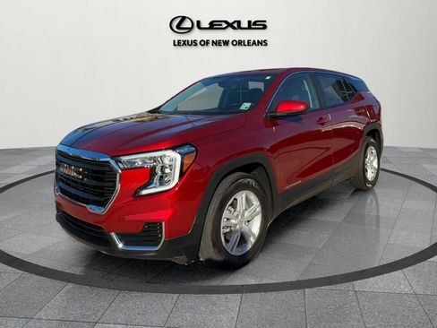 Used 2024 GMC Terrain SLE image 3