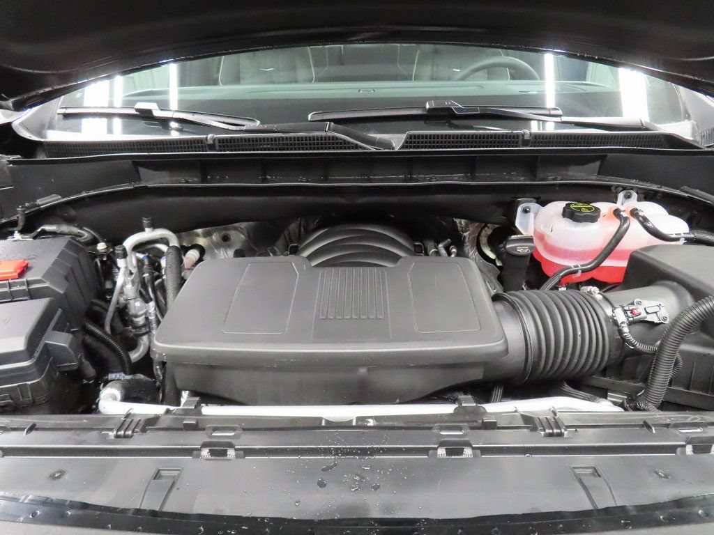 Used 2026 Cadillac Escalade Platinum Sport w/ LPO, Floor Liner Package AWD/4WD image 29