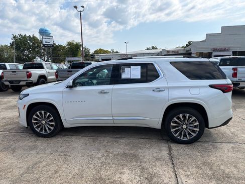 Used 2023 Chevrolet Traverse Premier w/ LPO, Floor Liner Package FWD image 3