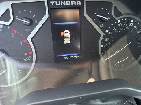 Used 2022 Toyota Tundra SR5 w/ SR5 Premium Package RWD image 6