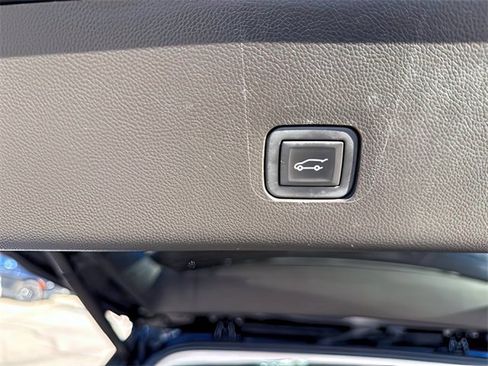 Used 2020 Chevrolet Traverse LT image 28