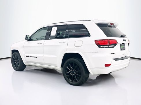 Used 2022 Jeep Grand Cherokee Laredo X image 5