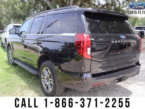 Used 2025 Ford Expedition Active AWD/4WD image 2