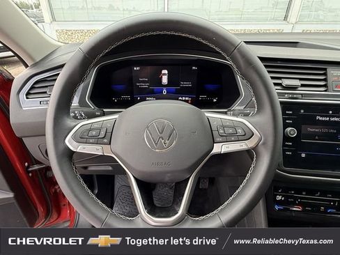 Used 2022 Volkswagen Tiguan SE image 14