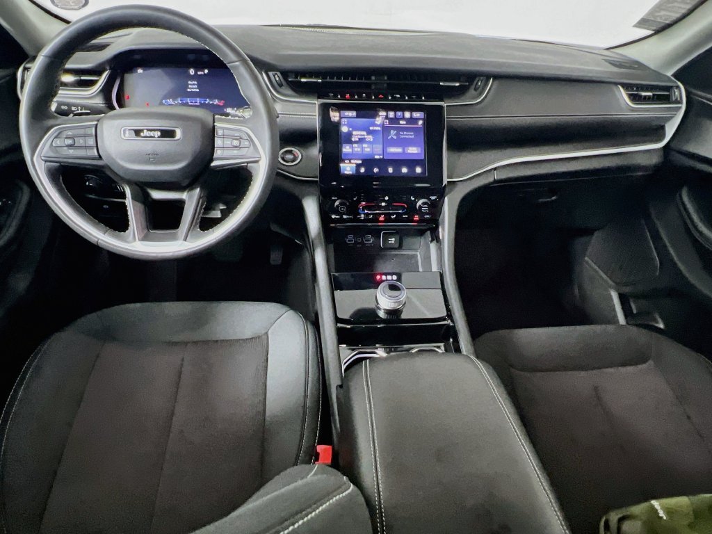 Used 2023 Jeep Grand Cherokee Laredo w/ Luxury Tech Group I AWD/4WD image 26