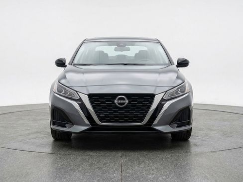 Used 2025 Nissan Altima 2.5 SV image 2