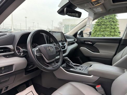 Certified 2022 Toyota Highlander XLE image 16