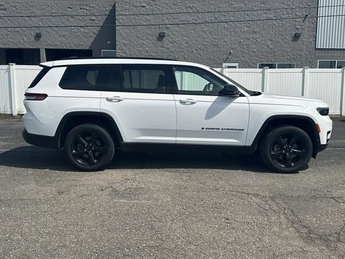 Used 2023 Jeep Grand Cherokee L Laredo AWD/4WD image 2