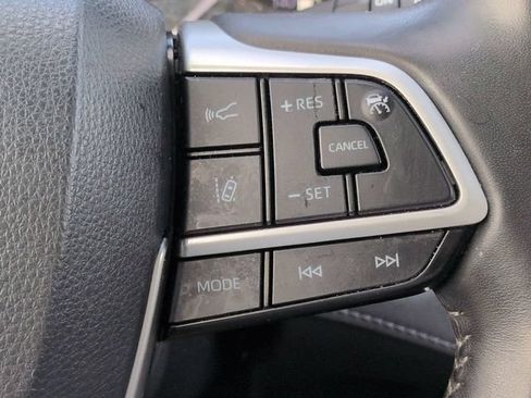Used 2022 Toyota Highlander XLE FWD image 26