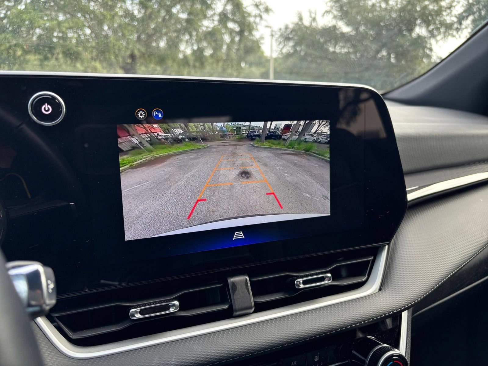 Used 2025 Chevrolet Equinox LT FWD image 22