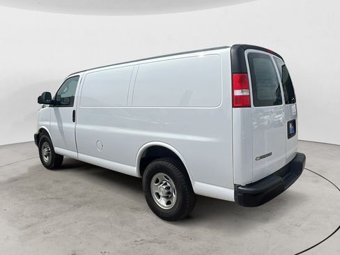 Used 2019 Chevrolet Express 2500 w/ Driver Convenience Package RWD image 4