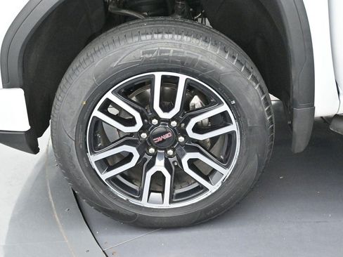 Used 2025 GMC Sierra 1500 AT4 w/ AT4 Premium Package AWD/4WD image 37