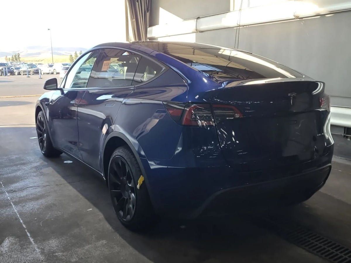 Used 2023 Tesla Model Y Long Range AWD/4WD image 2
