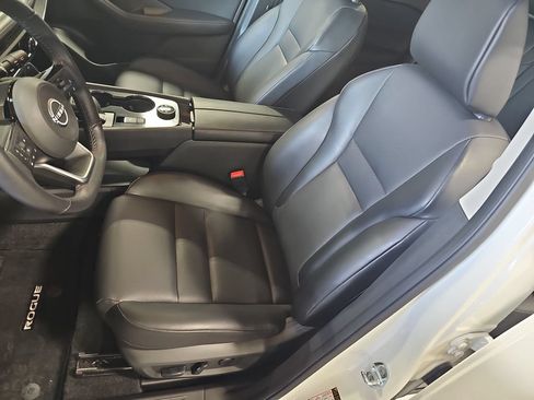 Certified 2023 Nissan Rogue SV w/ SV Premium B Package AWD/4WD image 15
