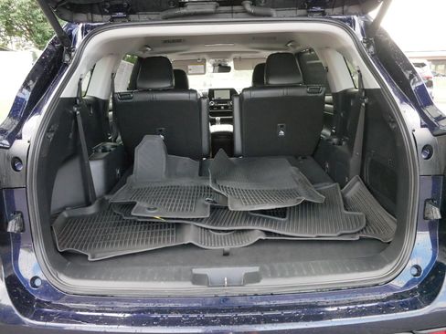 Certified 2024 Toyota Highlander XLE image 18