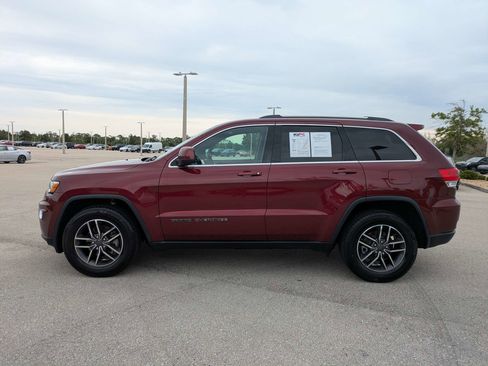 Used 2019 Jeep Grand Cherokee Laredo w/ Laredo X Package AWD/4WD image 8