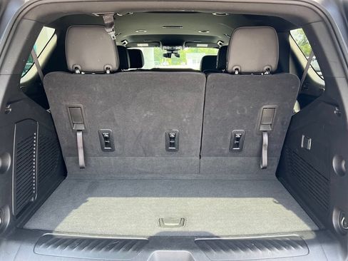 Used 2025 Chevrolet Tahoe LT RWD image 12