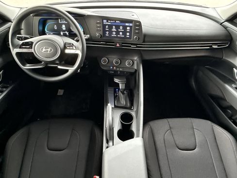 Used 2026 Hyundai Elantra SE FWD image 24