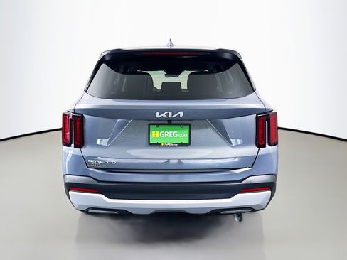 Used 2025 Kia Sorento LX image 8