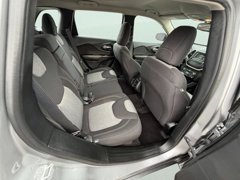 Used 2017 Jeep Cherokee Sport w/ Cold Weather Group image 14