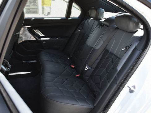 Used 2024 BMW 760i xDrive AWD/4WD image 16