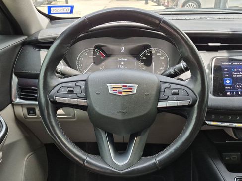 Used 2023 Cadillac XT4 Luxury w/ Cold Weather Package FWD image 12