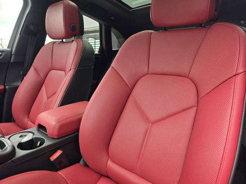 New 2026 Porsche Macan AWD/4WD image 5