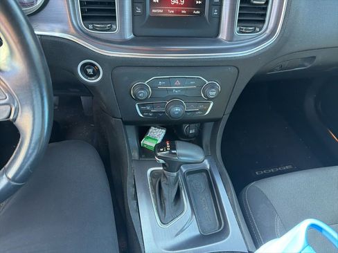 Used 2015 Dodge Charger SE w/ Popular Equipment Group image 9