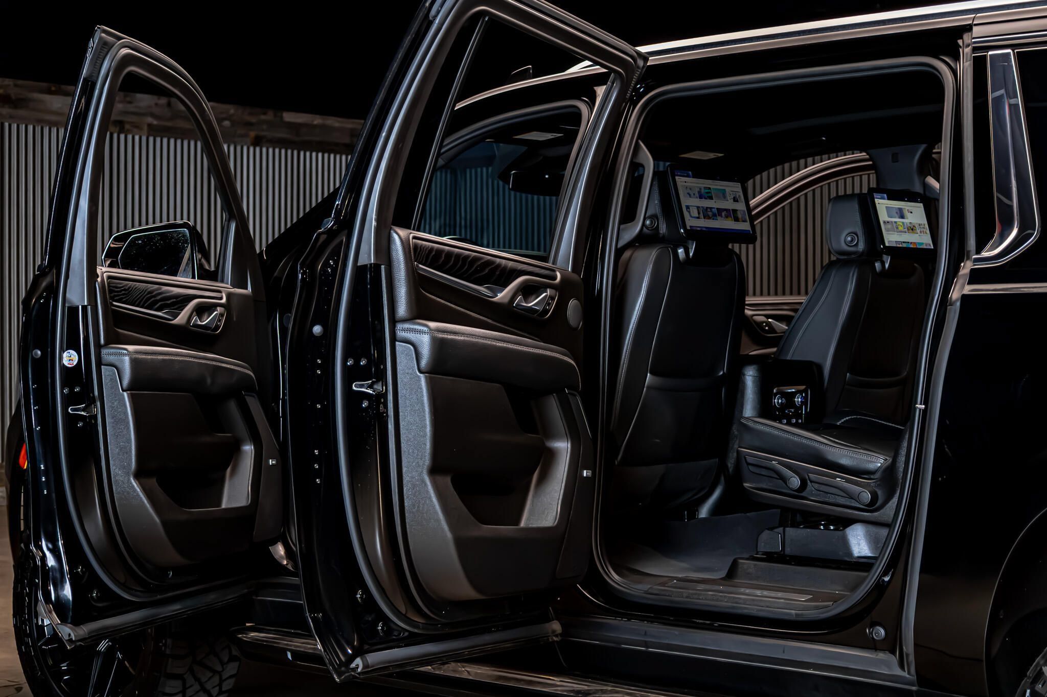 Used 2024 GMC Yukon XL Denali AWD/4WD image 31