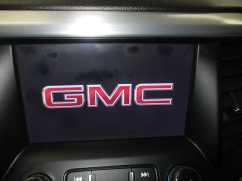 Used 2023 GMC Acadia SLE w/ Driver Convenience Package FWD image 19