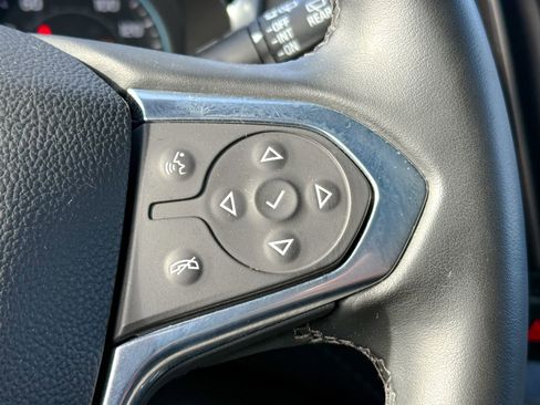 Used 2023 Chevrolet Traverse LT image 24