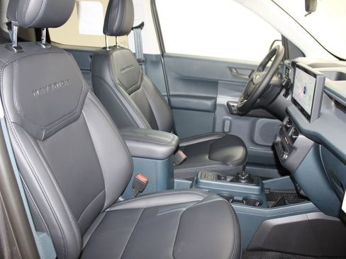 New 2025 Ford Maverick Lariat w/ Black Appearance Package image 25