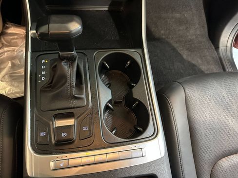 Used 2026 Kia Carnival FWD image 44