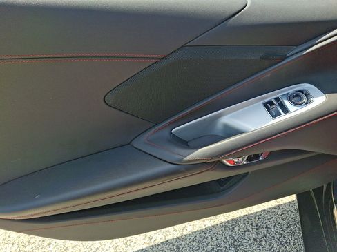 Used 2022 Chevrolet Corvette Stingray Coupe w/ Z51 Performance Package RWD image 17
