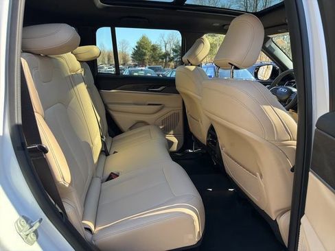 Used 2023 Jeep Grand Cherokee Limited image 11