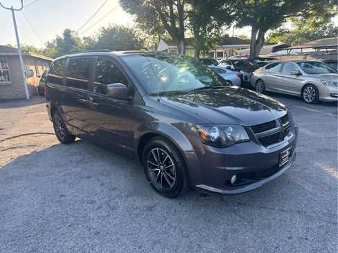 Used 2016 Dodge Grand Caravan R/T FWD image 3