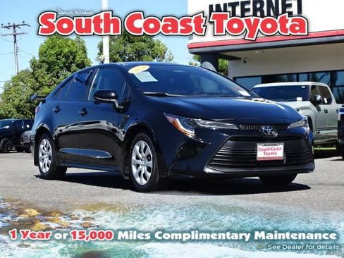 Used 2025 Toyota Corolla LE FWD image 1